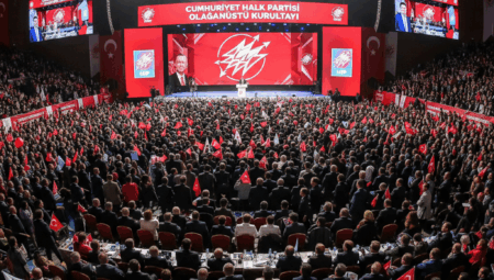 CHP’de olağanüstü kurultay hareketliliği